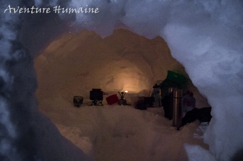 Stage de survie hiver : apprendre à construire un igloo de survie