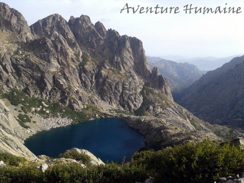 Le Lac de Capiteluvu depuis la brèche de Capitellu - haut lieu du célèbre GR20 en Corse