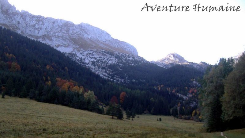 Les falaises calcaires du Vercors, qui cachent de nombreuses grottes