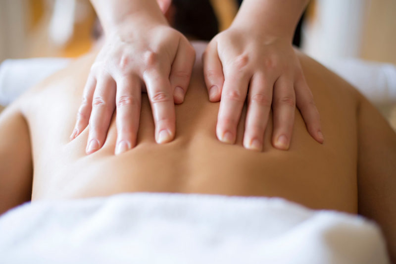 Massage dos bien-être relaxant