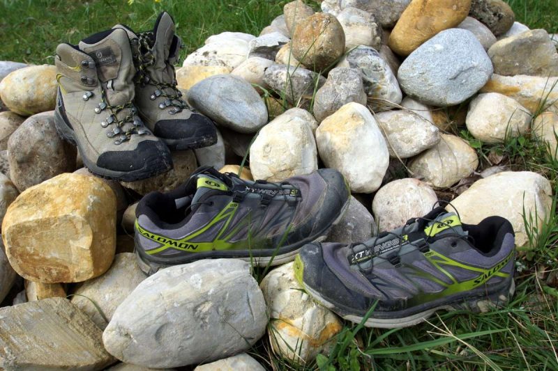 Chaussure de randonnée, tige haute et chaussure basse de trail